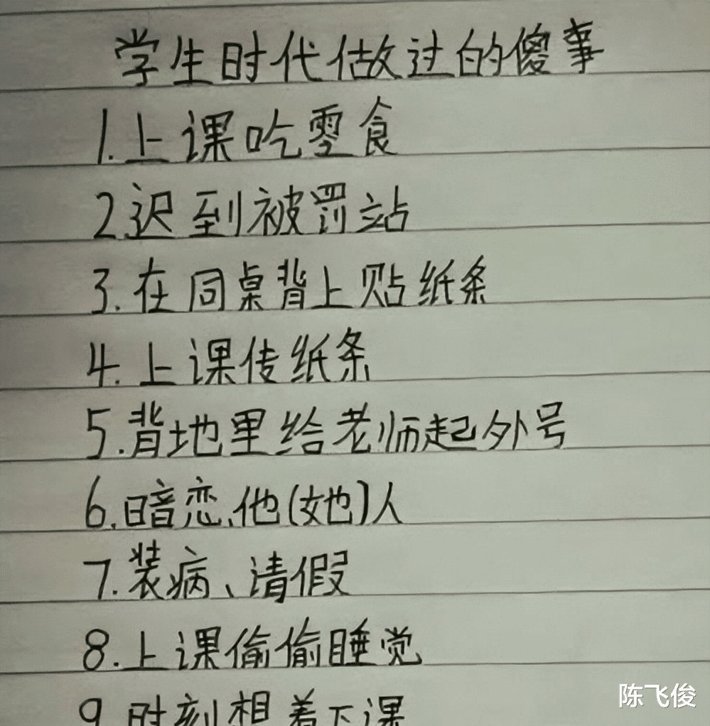 姑娘,穿裙子就不要逆光站了,小心亮点全被后面的大爷看到。 姑娘,穿裙子就不要逆光站了,小心亮点全被后面的大爷看到。