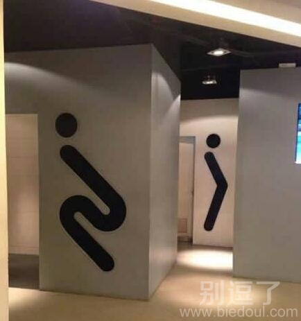 在厕所里的标志。