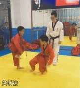 小伙子，你俩这是来玩的嘛？教练在旁边都无语了