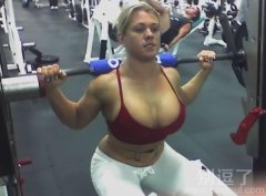 正在健身的妹子。