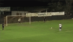 守门员高兴的太早了 守门员高兴的太早了