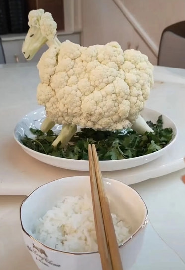 轻松一刻:人不努力就会像他们一样,1根薯条2人抢 轻松一刻:人不努力就会像他们一样,1根薯条2人抢