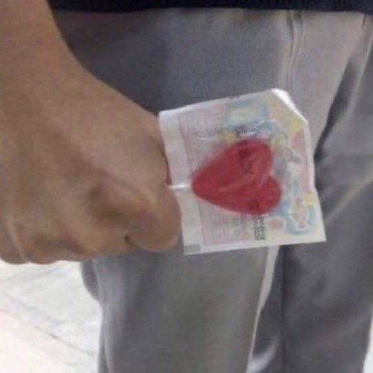 轻松一刻:人不努力就会像他们一样,1根薯条2人抢 轻松一刻:人不努力就会像他们一样,1根薯条2人抢