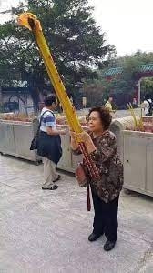 轻松一刻:人不努力就会像他们一样,1根薯条2人抢 轻松一刻:人不努力就会像他们一样,1根薯条2人抢