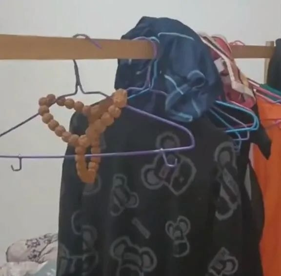 轻松一刻：人不努力就会像他们一样，1根薯条2人抢