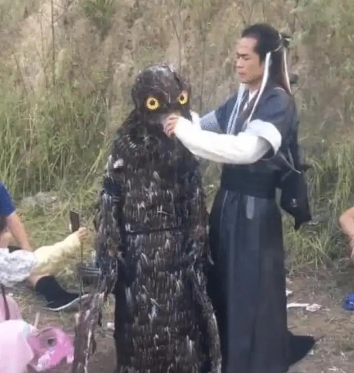 轻松一刻:人不努力就会像他们一样,1根薯条2人抢 轻松一刻:人不努力就会像他们一样,1根薯条2人抢