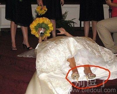 新娘这鞋子有问题啊 新娘这鞋子有问题啊