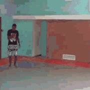 搞笑gif；牛b铁头功