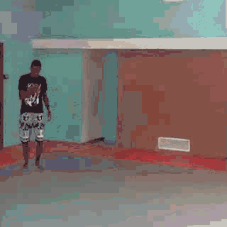 搞笑gif；牛b铁头功