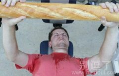 它只是一个面包。 它只是一个面包。