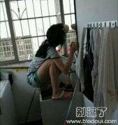 这样蹲着真的舒服吗 这样蹲着真的舒服吗
