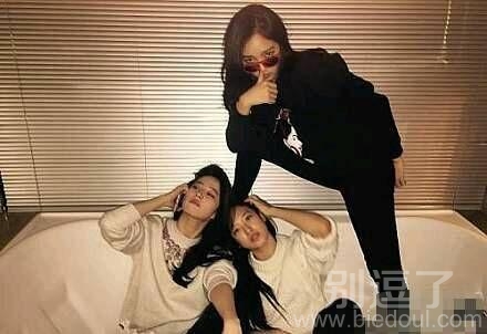 女神又霸气又漂亮! 女神又霸气又漂亮!