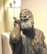 接电话的雕像。。 接电话的雕像。。