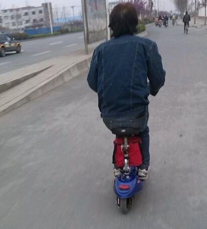 谁让你抢小孩子的车的屌丝神图 谁让你抢小孩子的车的屌丝神图