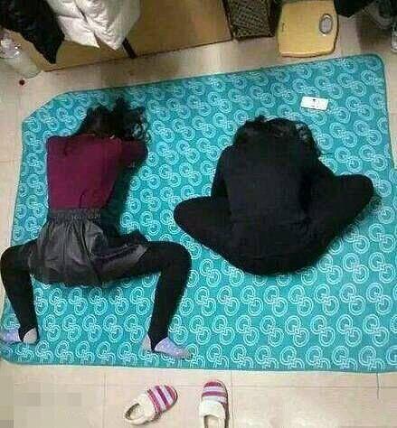 这是在跪拜哪位大仙 这是在跪拜哪位大仙