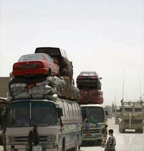 这种载物方式也只有阿三了 这种载物方式也只有阿三了