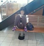 姑娘，在外面矜持点行不。。。