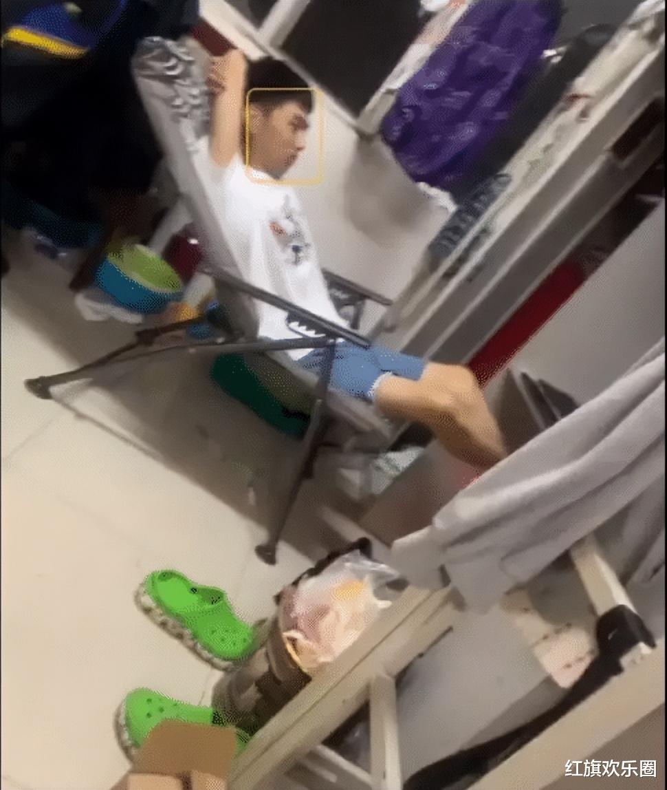 当代年轻人的虚假朋友圈,打脸来得猝不及防,笑到窒息 当代年轻人的虚假朋友圈,打脸来得猝不及防,笑到窒息
