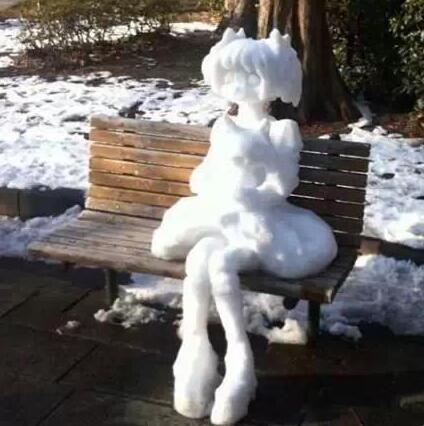 街边偶遇的雪人妹纸！