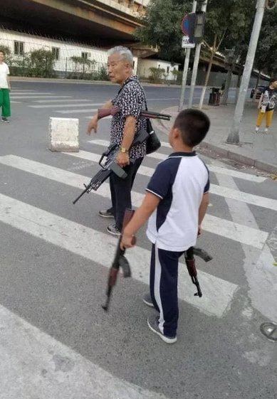 轻松一刻:这年头,就连老鼠都知道囤现金流了 轻松一刻:这年头,就连老鼠都知道囤现金流了