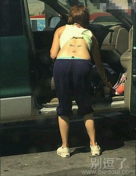 美女老盯着我看。。