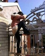 看这姿势就知道是练过的