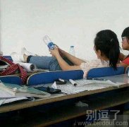 同学在教室里这样好么