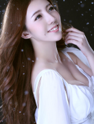 大波女神，性感贴身！