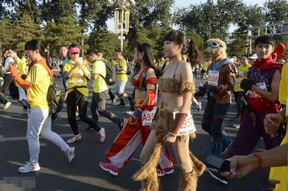 你衣服穿反啦 你衣服穿反啦