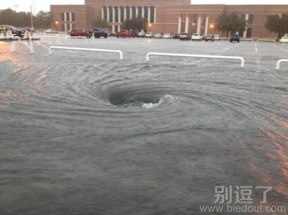 好可怕的马路。。 好可怕的马路。。