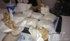 2个饿死鬼托世的吃仙