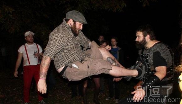 你这脚踢得够高的呀 你这脚踢得够高的呀