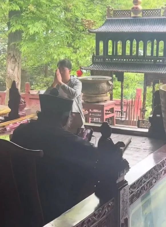 轻松一刻:我妈问我,为啥要对着西瓜籽拍照? 轻松一刻:我妈问我,为啥要对着西瓜籽拍照?