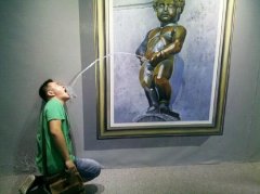 牺牲自己，娱乐他人！