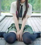 据说这个动作只有妹子才能做到