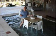 老外也来张夏天降温的搞笑图片
