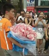 毫不犹豫就答应了呗