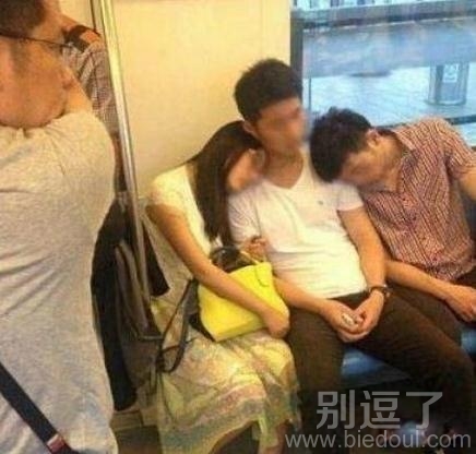 这哥们是真幸福啊 这哥们是真幸福啊