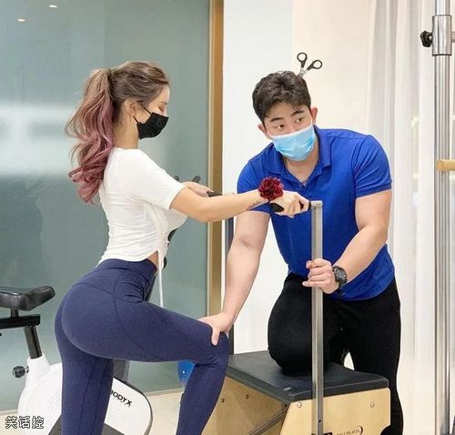 色字头上一把剪刀