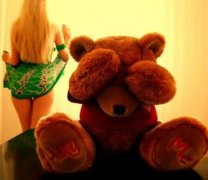 现在请闭眼！美女要换衣服！