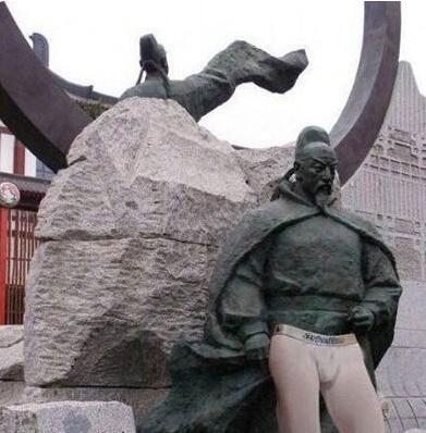 给古人穿上秋裤，整个画风都不一样了！