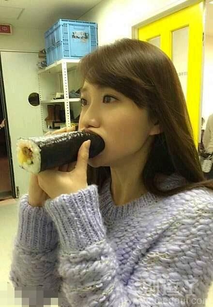 妹子的胃口不小啊 妹子的胃口不小啊