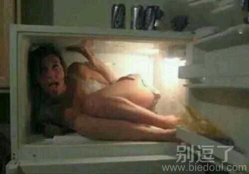 在冰箱里的妹子。。