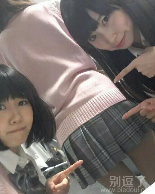这个裙子发生了什么 这个裙子发生了什么
