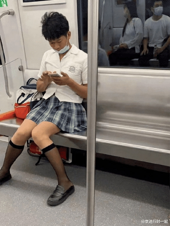 “不要!随便!买黄色的大衣!!”好笑 “不要!随便!买黄色的大衣!!”好笑