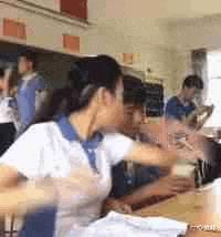 “姐姐你就别装了,镜片上的反光早就被大家看光了...”,好尴尬啊 “姐姐你就别装了,镜片上的反光早就被大家看光了...”,好尴尬啊