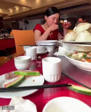 这新娘结婚是为了吃席吧! 这新娘结婚是为了吃席吧!