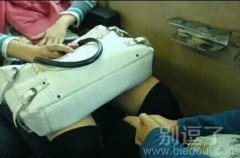 顺着你手指的方向看过去