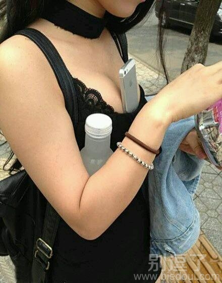 一个放手机的绝佳位置。 一个放手机的绝佳位置。