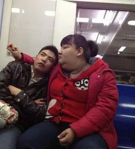 我有媳妇我怕谁呀,好幸福呀! 我有媳妇我怕谁呀,好幸福呀!